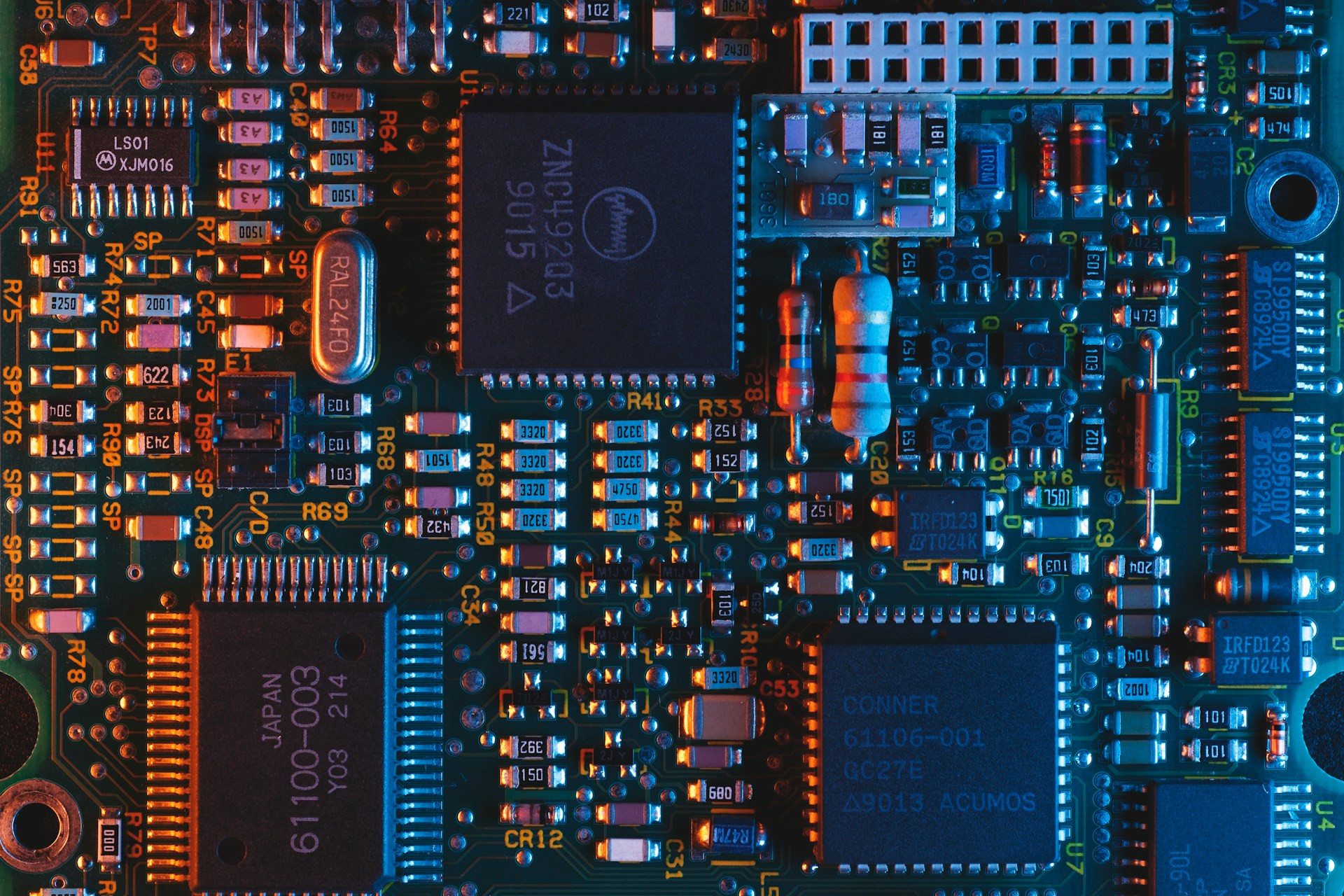 services-cloud-architecture-and-operations-infrastructure-image-alt-3